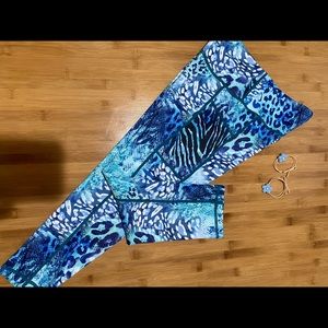 NWOT-CVG- “Wild Thing” Capri Leggings